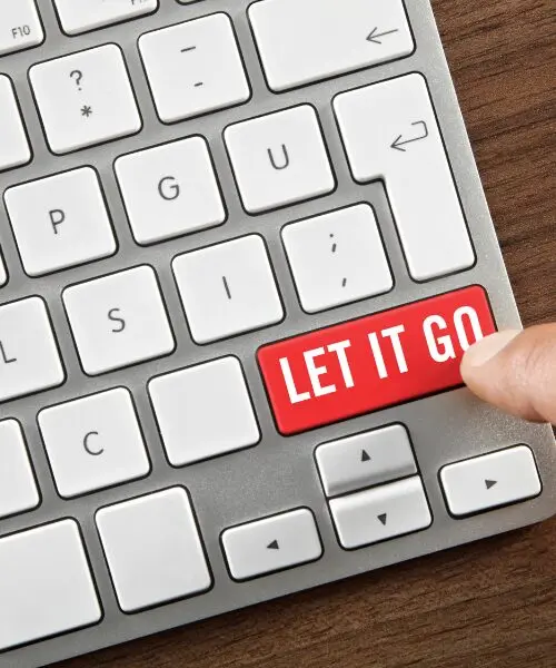 10 Sprüche zum Loslassen: Starte mit Leichtigkeit ins neue Jahr 2 Sprüche zum Loslassen helfen dir